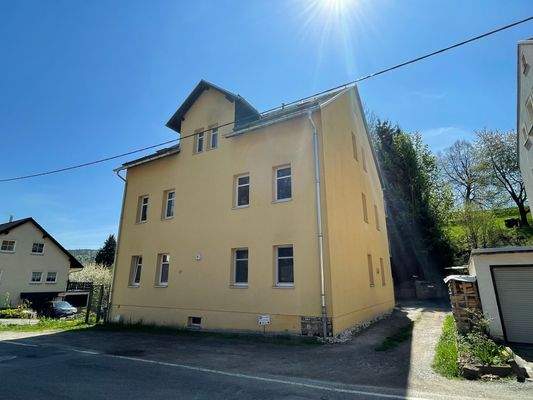 Vorderansicht des Gebäudes