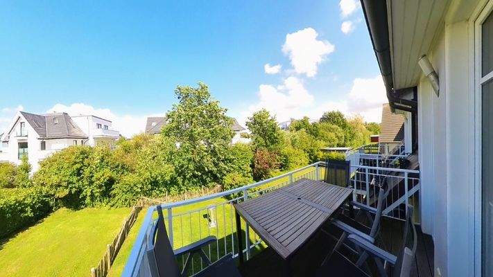 Balkon und Ausblick nach Osten