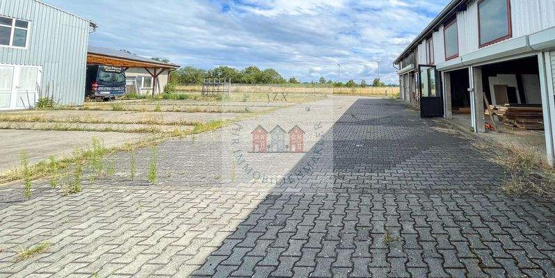 Freifläche gepflastert