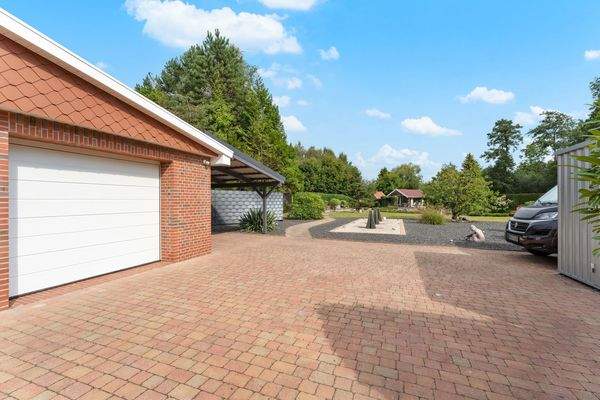 Hofbereich mit Sicht auf den Garten