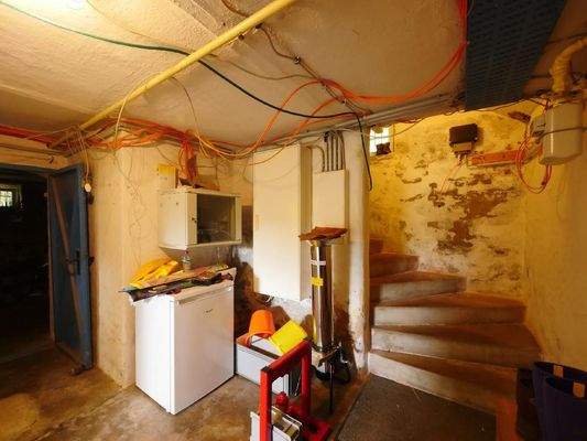  UG | Kellertreppe - SERVERSCHRANK