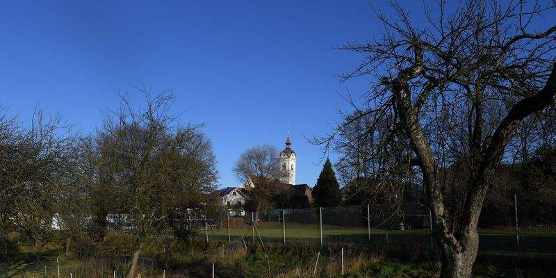 Blick zur Kirche und zum Ortszentrum