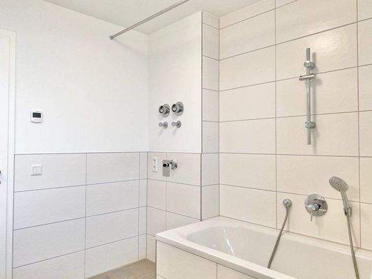 Badezimmer Ansicht 2.jpg