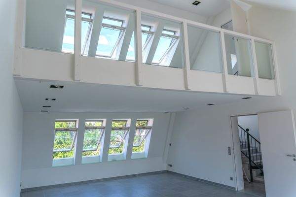 Wohnzimmer mit Galerie