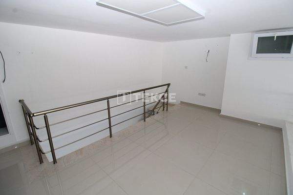 Shop with Foreign Currency-Based Rent Potential in Girne