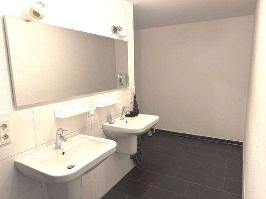 Bad mit Doppelwaschbecken