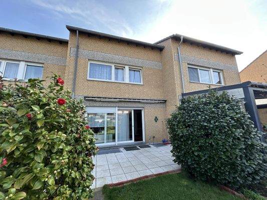 Rückansicht, Terrasse mit Markise