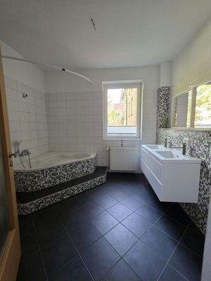 Badezimmer mit Badewanne