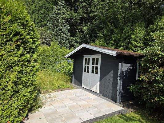 Gartenhaus mit Terrasse
