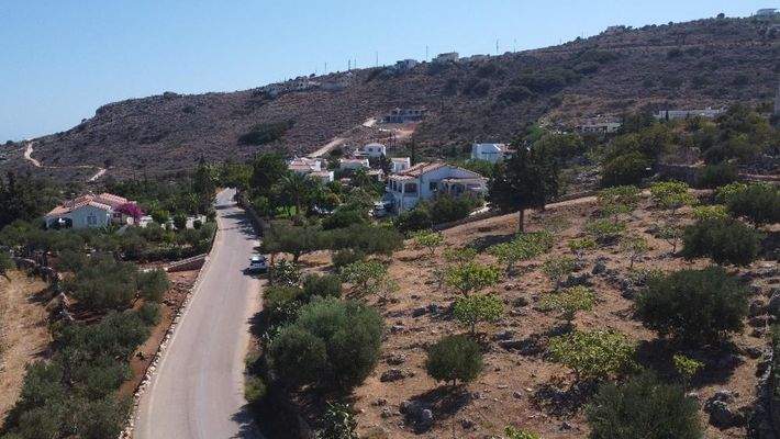 Kreta, Kokkino Chorio: Ruhiges Landgrundstück mit Dorfnähe zu verkaufen