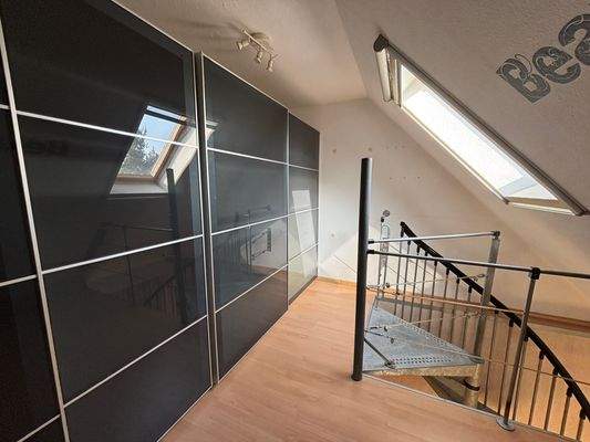 DG: Flur mit Kleiderschrank