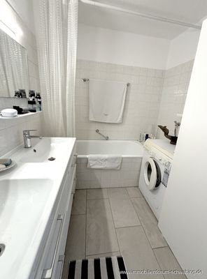 Badezimmer mit Badewanne