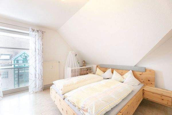 Schlafzimmer || 1.DG