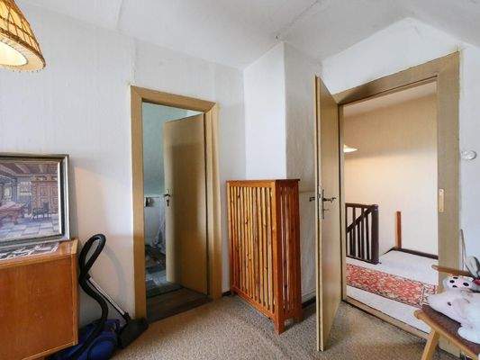  DG | Zimmer - Durchgangszimmer - Flur