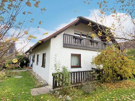 Seitliche Ansicht mit Zugang zum Keller