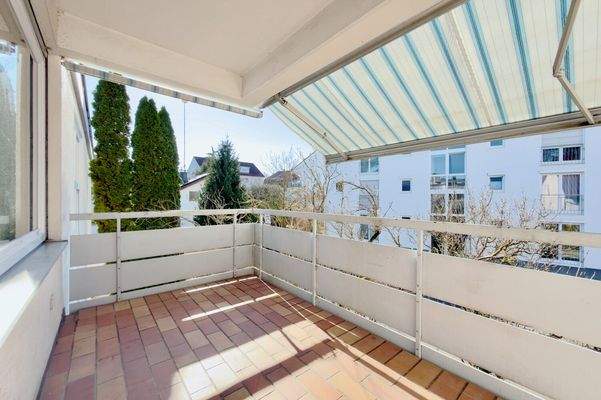 Balkon mit Markise