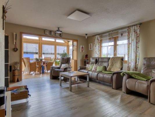 Titelbild Wohnen mit Wintergarten OG