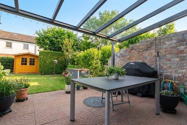 Terrasse (2)  (saisonale Anpassung durch KI)