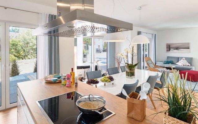 Schöne helle Wohnküche