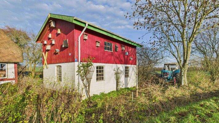 Sehr gepflegtes Nebengebäude