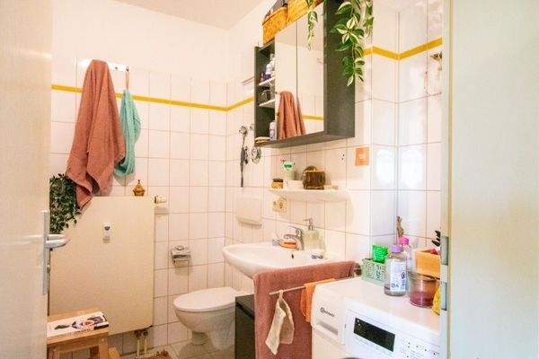 Badezimmer mit Waschmaschinenanschluss