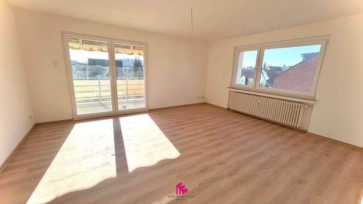 Helles WG-Zimmer mit Balkon