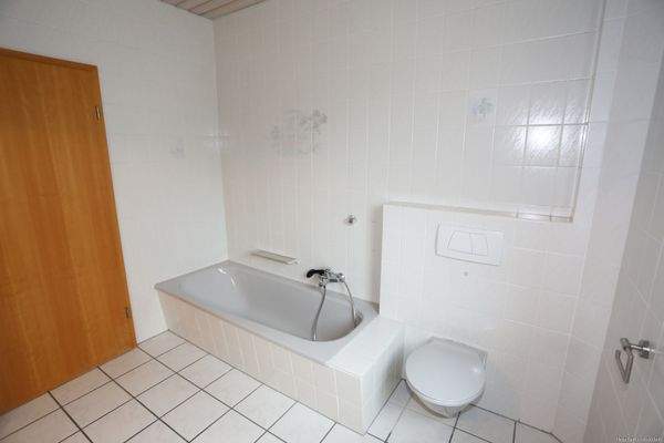 Haus 1 Bad DG - andere Perspektive