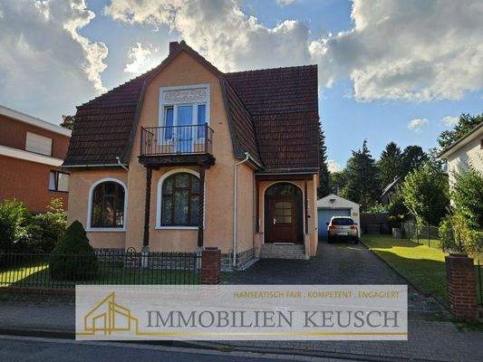 Vorderansicht mit Garage