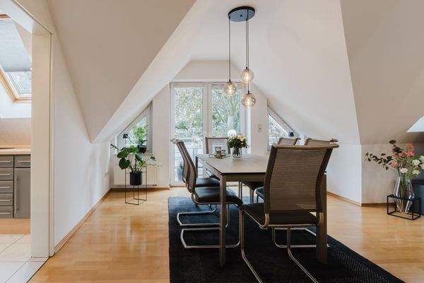 Essbereich mit Ausblick ins Grüne