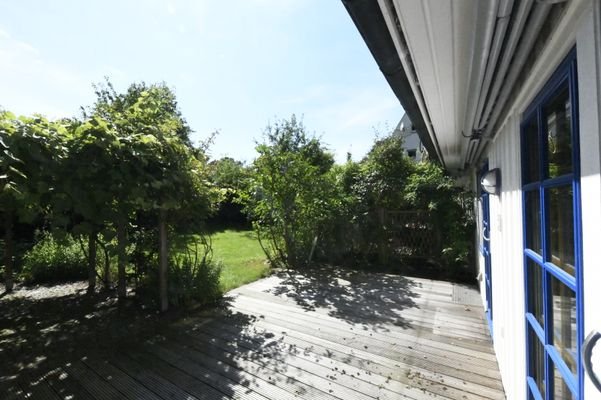 Terrasse mit Gartenblick