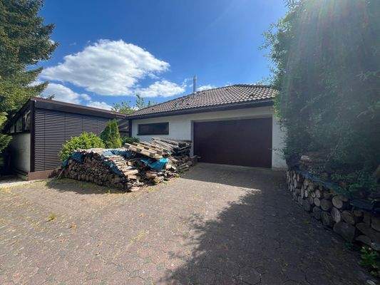 Garage und Schwimmbad