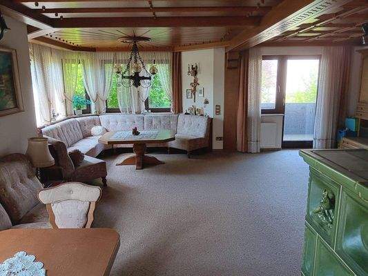 Wohnzimmer mit Balkon