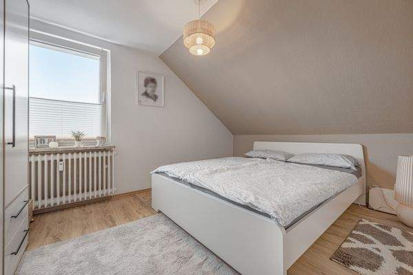 mit geräumigem Schlafzimmer