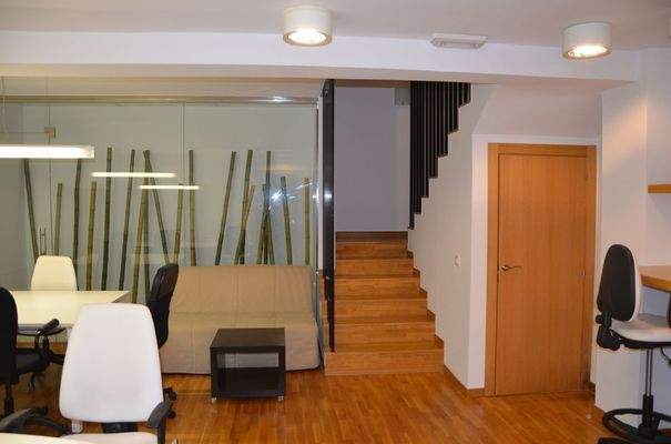 Lichtdurchfluteter Büroraum