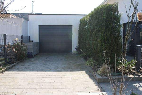 Durchfahrt Garage / Garten