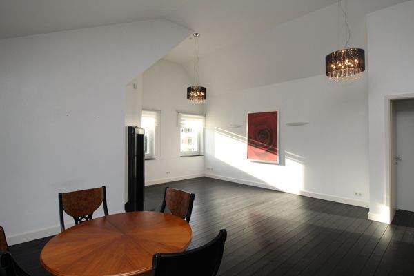 ESSEN/BEWIRTEN, KAMIN, WOHNEN + WEITERE RÄUME (re.)