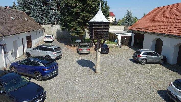 PKW-Stellplätz/ Innenhof befahrbar