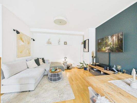 CAM04191G0-PR0061-STILL005