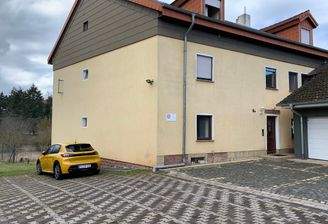 Frontansicht Gebäude.JPEG