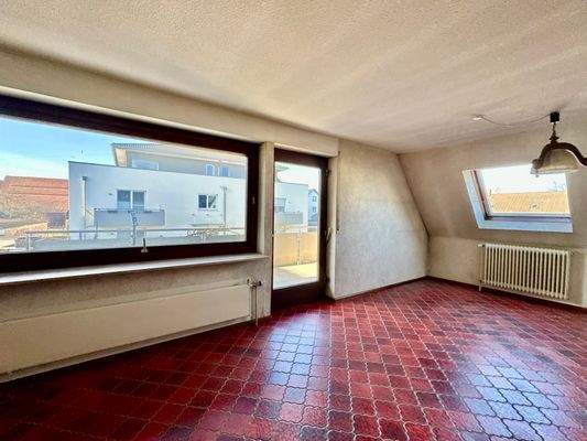 Großzügiges Wohnzimmer im OG