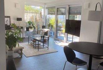 hell und großzügig!