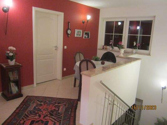 Diele mit Treppe, OG.JPG