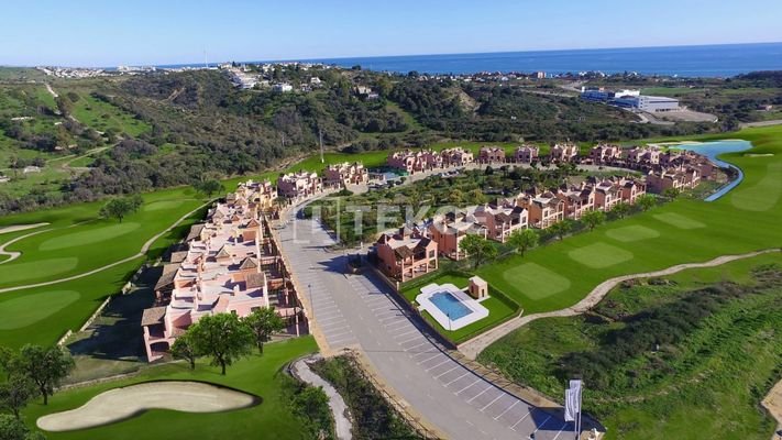 Golf Villas with Sea Views in Tranquil Area in Estepona