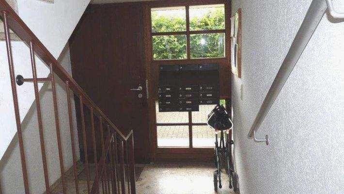 Gepflegtes Treppenhaus.jpg