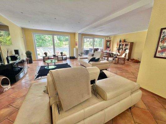 OG: Wohn-/Essbereich