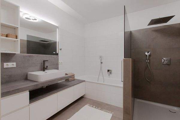 11 ETW Mauthausener Str. Enns Bad