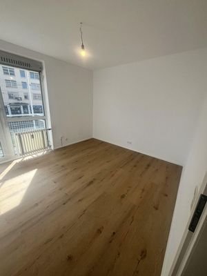 Arbeitszimmer ohne Möbel