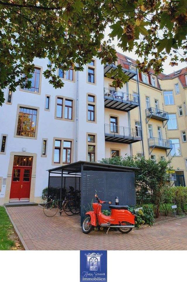 Individuelle Dachgeschosswohnung mit großem Balkon und herrlichem Blick! - Foto 1