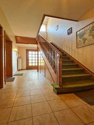 Eingangsbereich Einfamilienhaus mit Ladenlokal