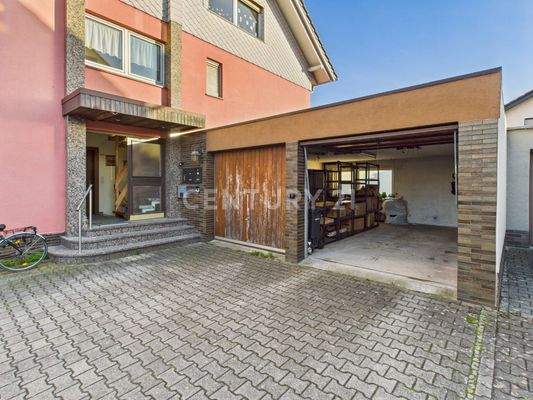 Garage und Hauseingang